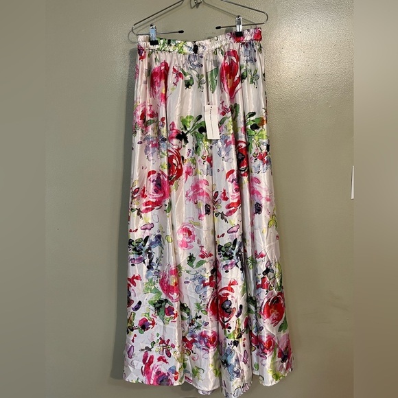 Truly 4 You Womens Boho Floral White Red Satin Maxi  Skirt Elastic Waist S NWT - Picture 1 of 11